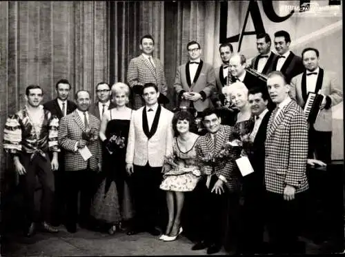 Foto Ak Kristall-Palast Magdeburg, Ensemble, Jodel-Susi, Autogramme