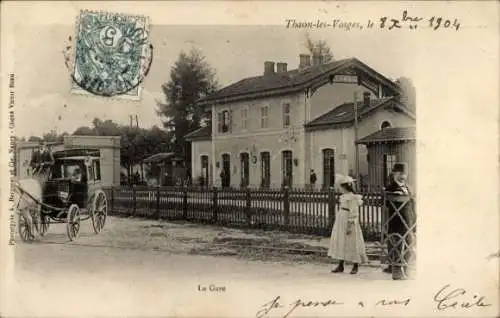 Ak Thaon-les-Vosges, Bahnhof, Kutsche