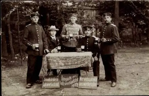 Foto Ak Lockstedt Holstein, Lockstedter Lager, Deutsche Soldaten in Uniform, Kurgäste, Heimatsbrüder