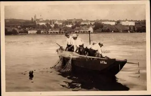 Ak Meersburg am Bodensee, Felchenfänger bei der Arbeit