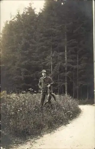 Ak Bad Urach in der Schwäbischen Alb Württemberg, Jäger, Wald