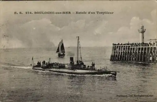 Ak Boulogne sur Mer Pas de Calais, Entrée d'un Torpilleur