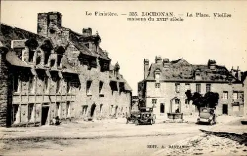 Ak Locronan Finistère, Place de Locronan, Alte Häuser aus dem 17. Jahrhundert