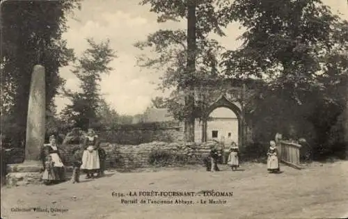 Ak La Forêt Fouesnant Finistère, Portal der alten Abtei, Le Menhir