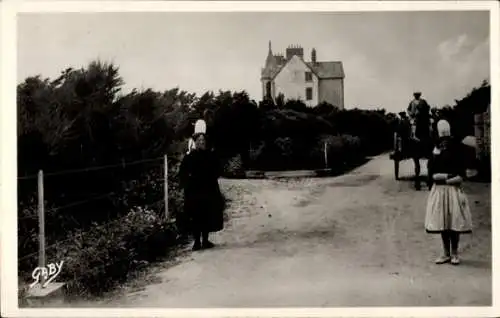 Ak Guilvinec Finistère, Eingang zum Chateau de Ker-Men-Meur