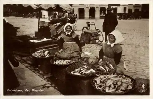 Ak København Kopenhagen Dänemark, Ved Stranden, Fischverkäuferinnen