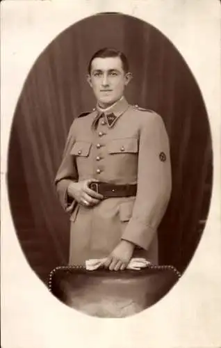 Foto Ak Französischer Soldat in Uniform, Portrait