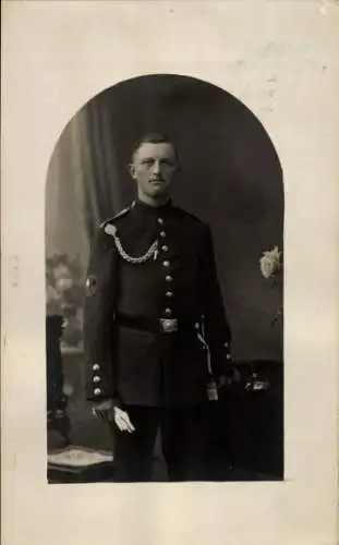 Foto Ak Mulhouse Mülhausen Elsass Haut Rhin, Deutscher Soldat in Uniform, Schützenschnur, Portrait