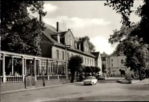 Ak Bad Kösen Naumburg an der Saale, Naumburger Straße, Trabant, Terrasse vom Gasthaus, Sanatorium