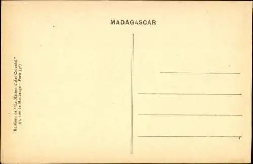 Ak Tulear Madagascar, Rupfen von Straußenfedern