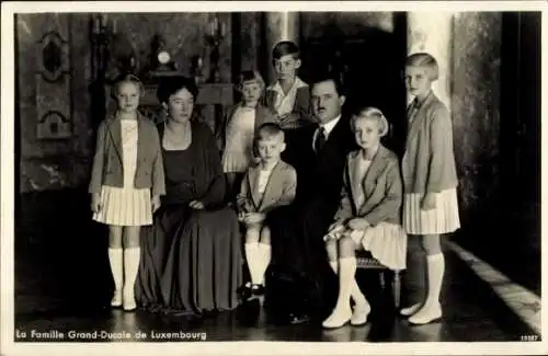 Ak La Familie Grand Ducale de Luxembourg, Jean, Elizabeth, Charlotte und Felix