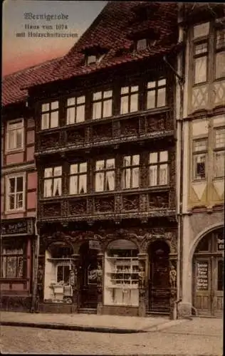 Ak Wernigerode im Harz, Haus von 1674 mit Holzschnitzereien