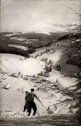 Ak Muggenbrunn Todtnau im Südschwarzwald, Panorama, Winter, Skifahrer