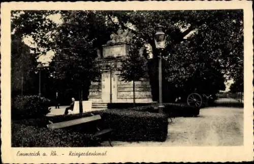 Ak Emmerich am Niederrhein, Kriegerdenkmal im Park