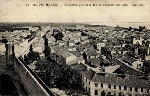 Ak Aigues Mortes Gard, Vue generale prise de la Tour de Constance, vers l'est