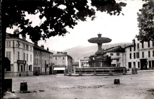 Ak Ambert Puy de Dôme,  Fontaine des Allees et Place du Forait