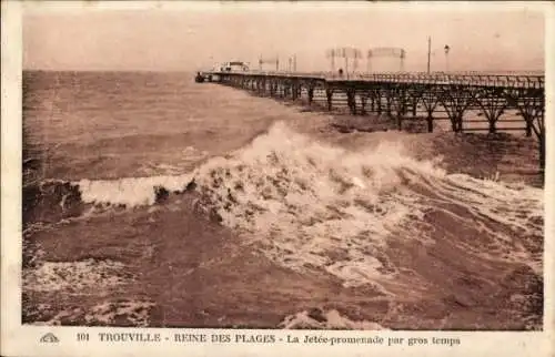 Ak Trouville Calvados, Reine des Plages, La Jetee-promenade par gros temps