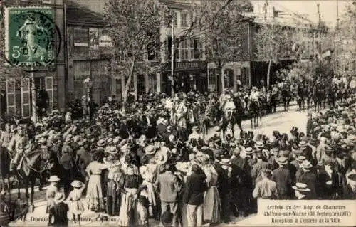 Ak Chalons sur Marne, Arrivee du 5. Reg 26 Septembre 1907, Reception a l'entree de la Ville