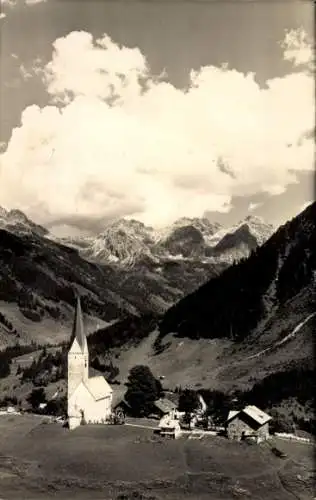 Ak Mittelberg im Kleinwalsertal Vorarlberg, Teilansicht, Kirche