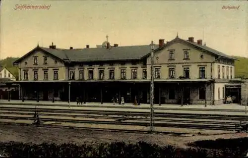 Ak Seifhennersdorf in der Oberlausitz Sachsen, Bahnhof, Gleisseite