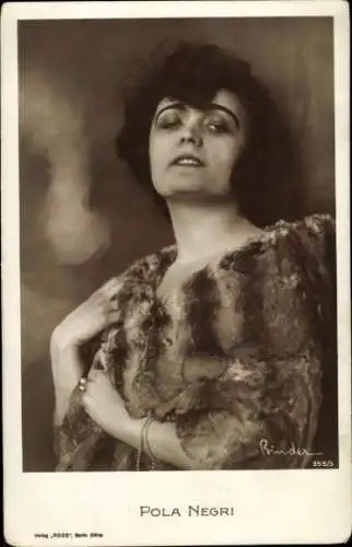 Ak Schauspielerin Pola Negri, Portrait, Pelz, Ross, Binder