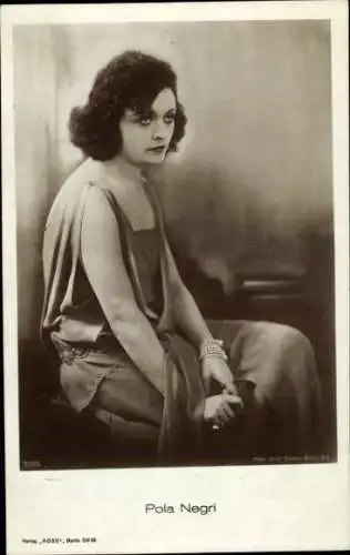 Ak Schauspielerin Pola Negri, Portrait