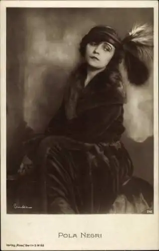 Ak Schauspielerin Pola Negri, Portrait