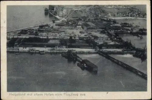 Ak Nordseeinsel Helgoland, Teilansicht mit altem Hafen, Fliegeraufnahme