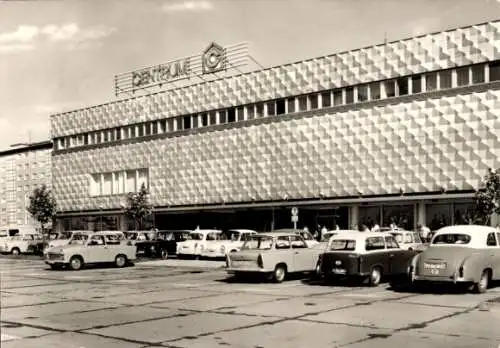 Ak Hoyerswerda, Centrum Warenhaus, Außenansicht, Parkplatz