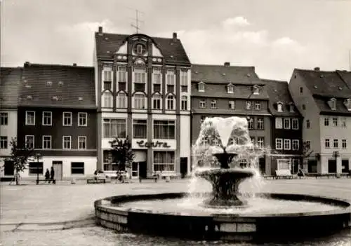 Ak Weißenfels an der Saale, Karl-Marx-Platz, Brunnen, Centra