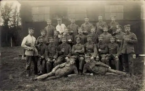 Foto Ak Deutsche Soldaten in Uniformen, Res. Inf. Rgt. 243 Sachsen