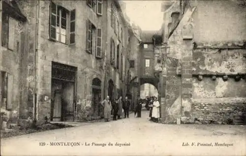 Ak Montluçon Allier, Passage du Doyenne