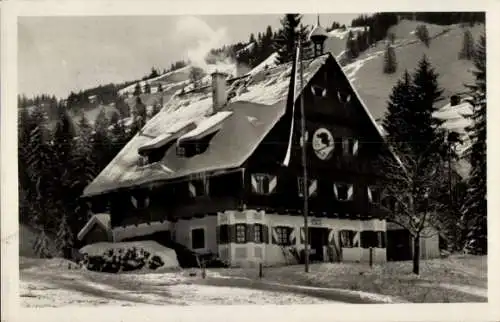 Ak Saalbach Hinterglemm im Pinzgau in Salzburg, Akademiker Skihütte