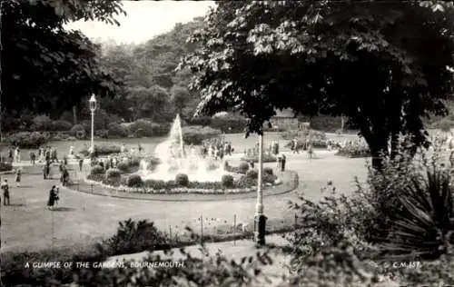 Ak Bournemouth Dorset England, Ein Blick auf die Gärten