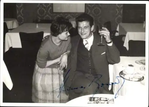 Foto Schauspieler Hans von Borsody, im Restaurant, Autogramm