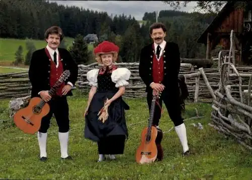 Foto Ak Gabi Seitz Ensemble, Schwarzwälder Musiker, Gitarren