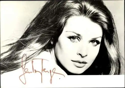 Foto Schauspielerin Senta Berger, Portrait, Autogramm