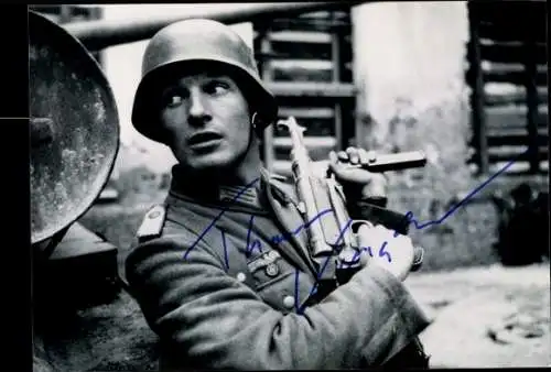 Ak Schauspieler Thomas Kretzschmann, Autogramm, Uniform, Gewehr