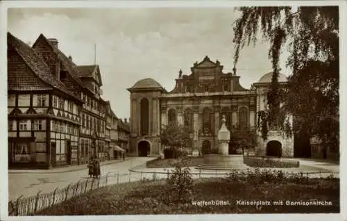 Ak Wolfenbüttel in Niedersachsen, Kaiserplatz, Garnisonkirche