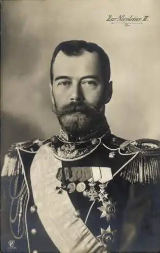 Ak Zar Nikolaus II. von Russland, Portrait in Uniform, Orden