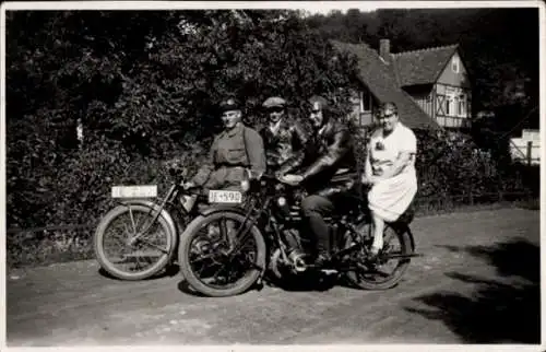 Foto Wernigerode im Harz, Personen mit Zündapp Motorrad, 1930