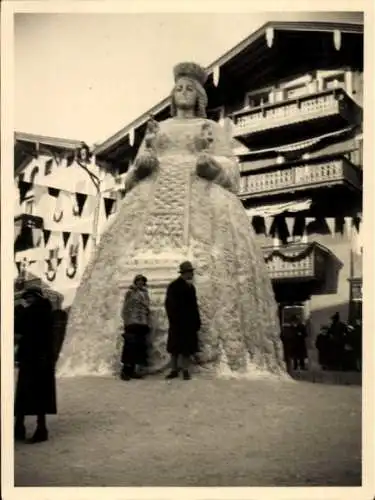 Foto Frau Watzmann im Schnee, Schneefigur