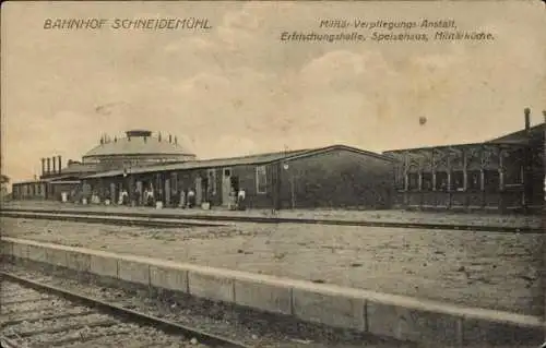 Ak Piła Schneidemühl Pommern, Bahnhof, Gleisseite, Militär-Verpflegungs-Anstalt