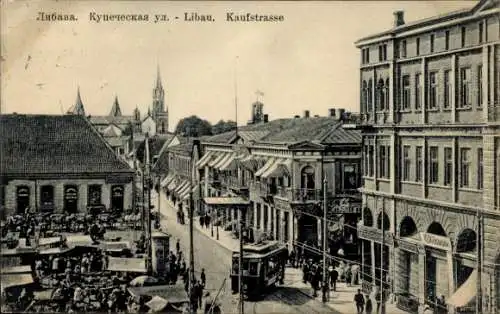 Ak Liepaja Libau Lettland, Kaufstraße, Straßenbahn, Markt