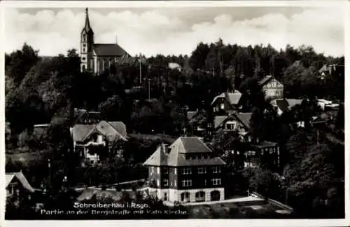 Ak Szklarska Poręba Schreiberhau Riesengebirge Schlesien, Bergstraße mit Katholischer Kirche