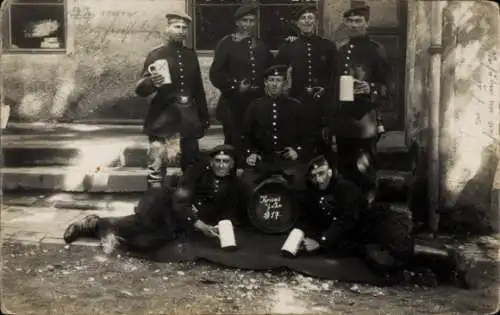 Foto Ak Deutsche Soldaten in Uniformen, Bayr. 4. Feld-Artillerie Rgt., I WK