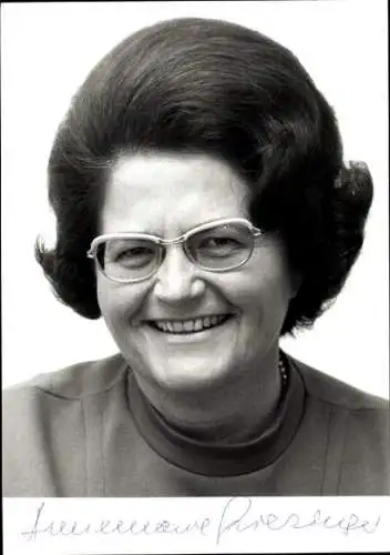 Foto Annemarie Griesinger, Ministerin Baden-Würtemberg, Portrait, Autogramm