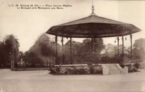 Ak Orthez Pyrénées Atlantiques, Place Gaston Phoebus, Kiosque, Monument aux Morts