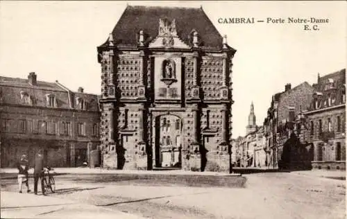 Ak Cambrai Nord, Porte Notre Dame, Stadttor, Platz