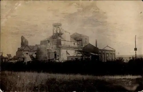 Foto Ak Neuville Vitasse Pas de Calais, Zuckerfabrik, Kriegszerstörungen, I WK